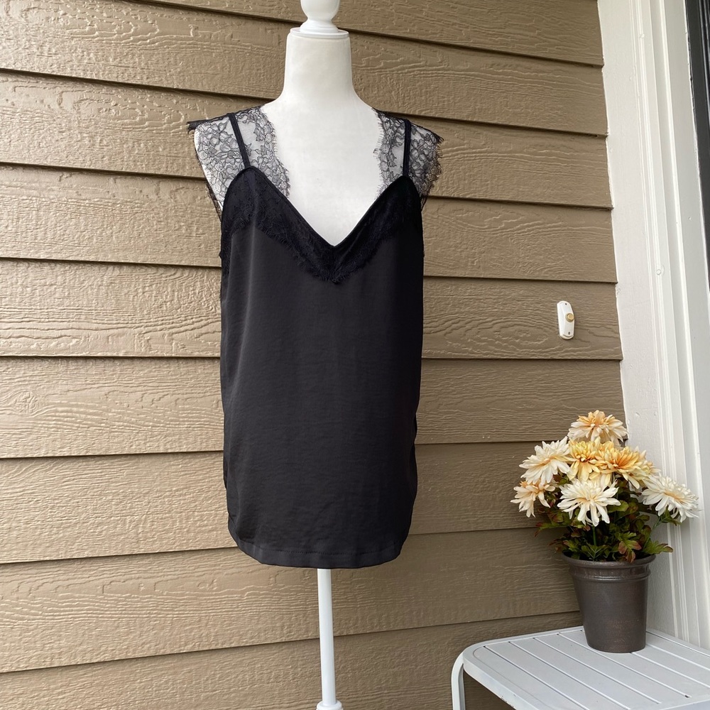 Romantic hut Black lace tank